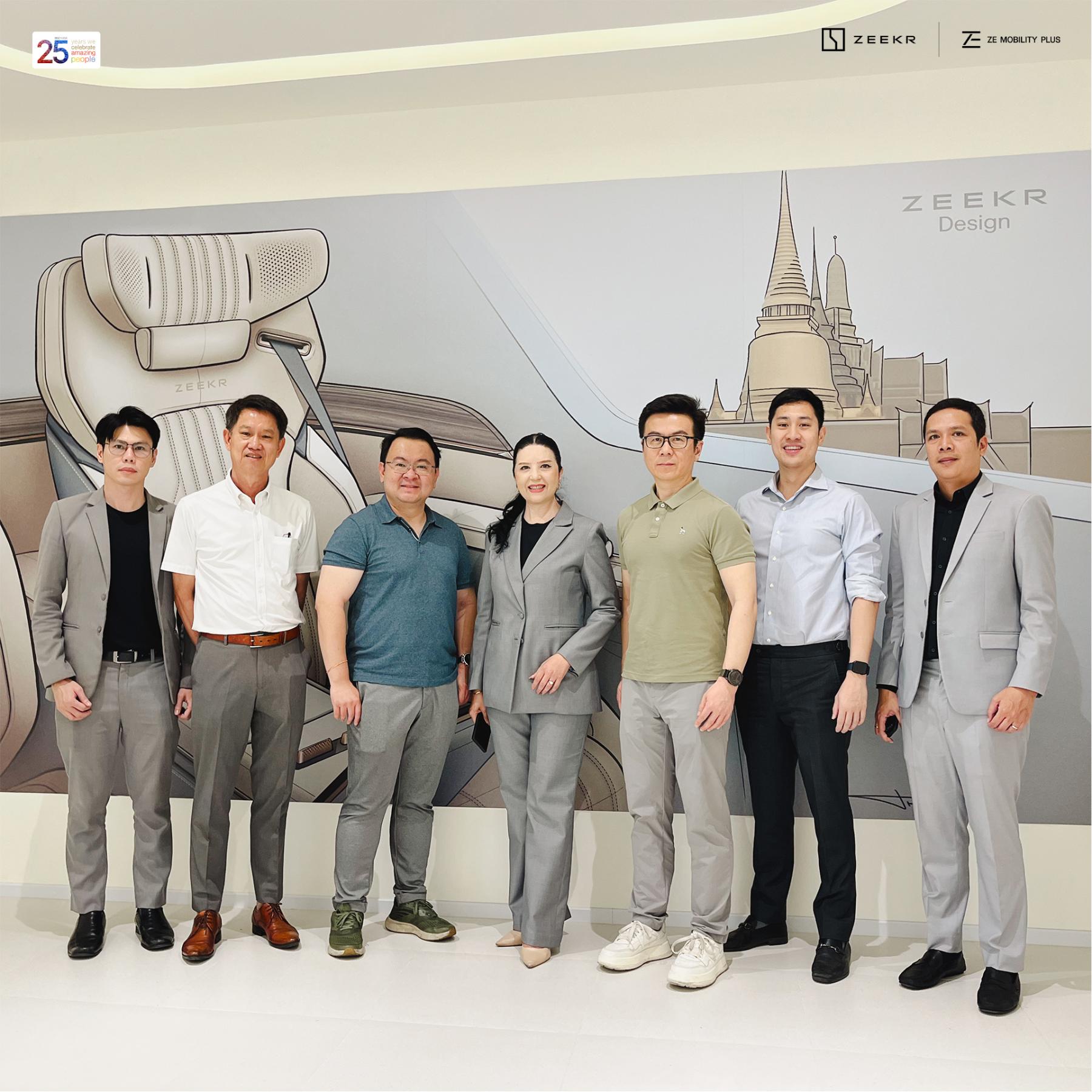 Mr.Yang & Mr.Alex เข้าเยี่ยมชมโชว์รูม ZEEKR house Srinakarin